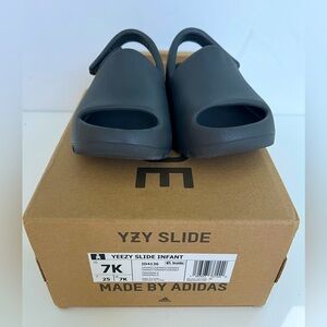 Yeezy Slide Infant Granite (Size 7K) – New with Box NWT